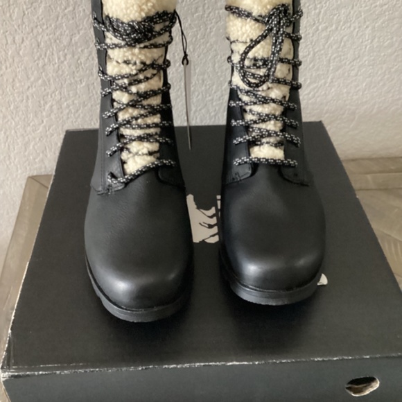 SOREL Emelie Genuine Shearling Short Lace-Up Boot (Women), size 7.5 - Picture 11 of 11